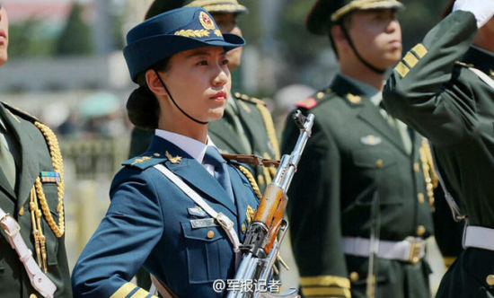 三军仪仗队女兵程诚的军旅生涯,退伍,还是留下?,三军仪仗队女兵程诚的军旅生涯抉择,退伍或留下?