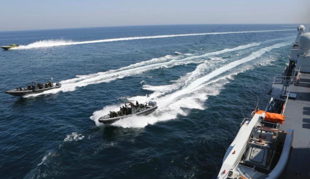 中国海军遭遇七十余艘海盗船的挑战，英勇应对与全球安全合作，中国海军迎战七十余艘海盗船，全球安全合作下的英勇应对