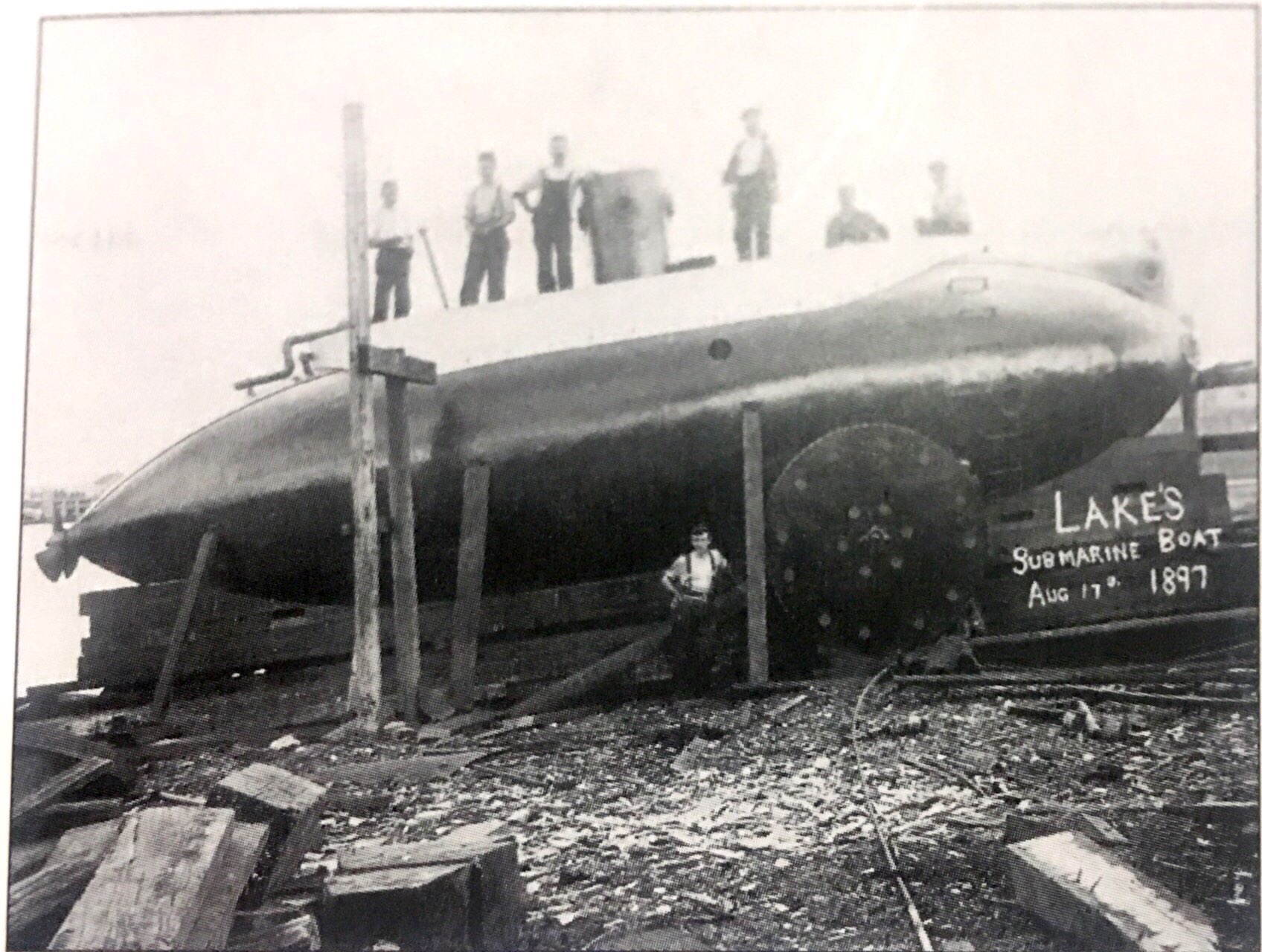 亨莱号潜艇，深海探索的无尽奥秘，亨莱号潜艇，深海奥秘的探索之旅