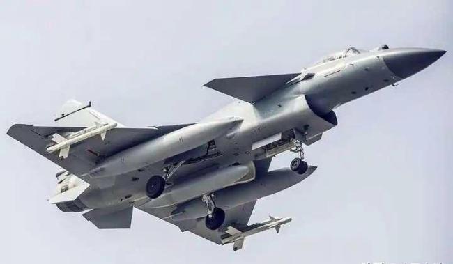 歼-10C的对地打击能力，现代战争中的地面攻击先锋，歼-10C对地打击能力，现代战争地面攻击先锋