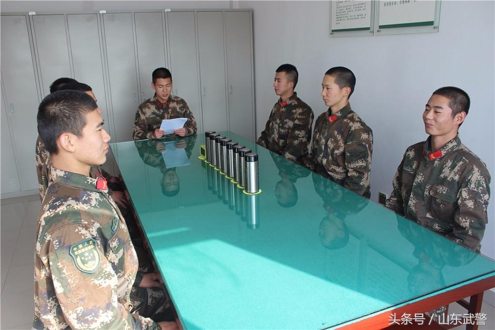 依法治军从严治军