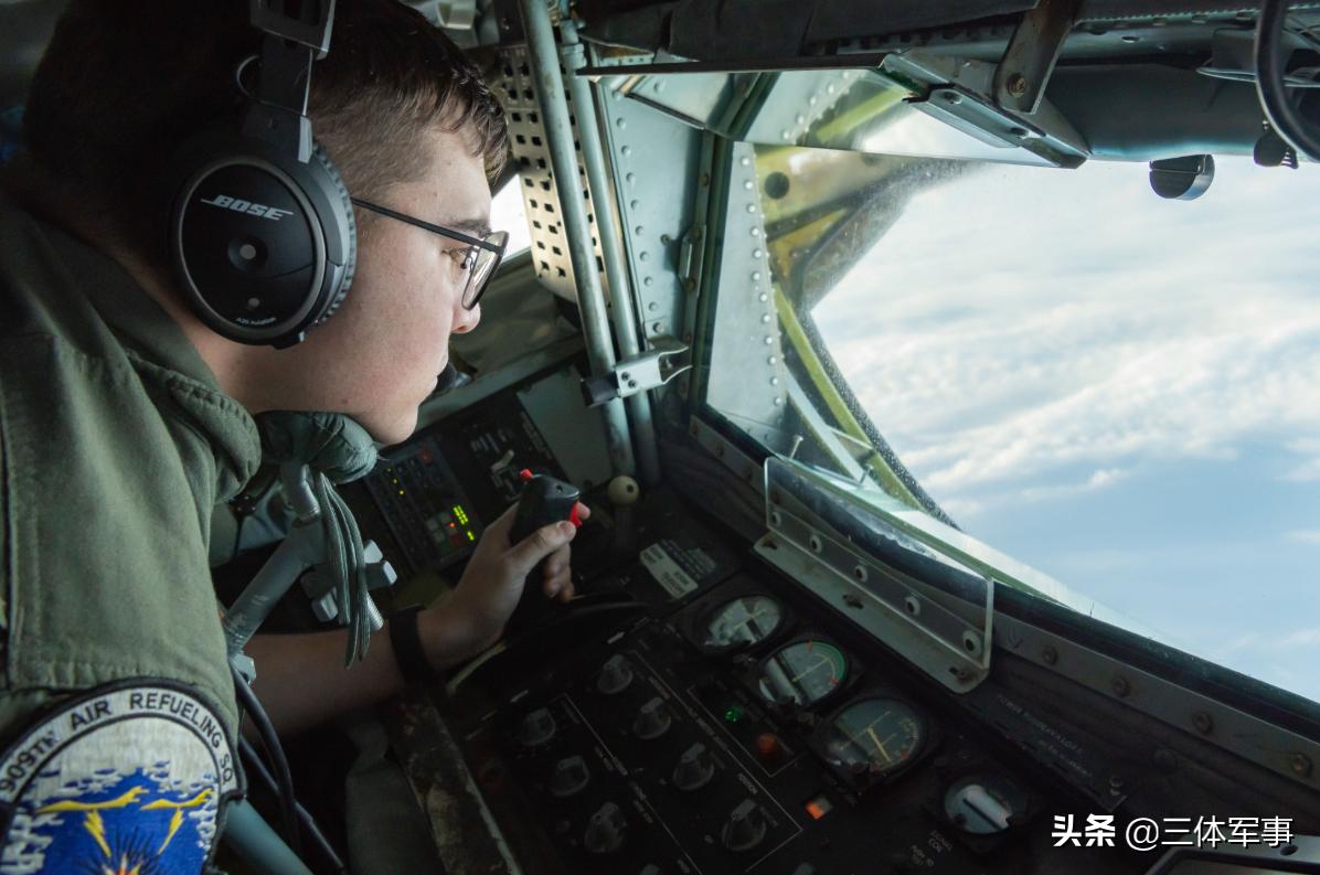 美国轰炸机现身南海,地区安全格局的新观察,南海安全新观察,美国轰炸机现身引发地区安全格局变化