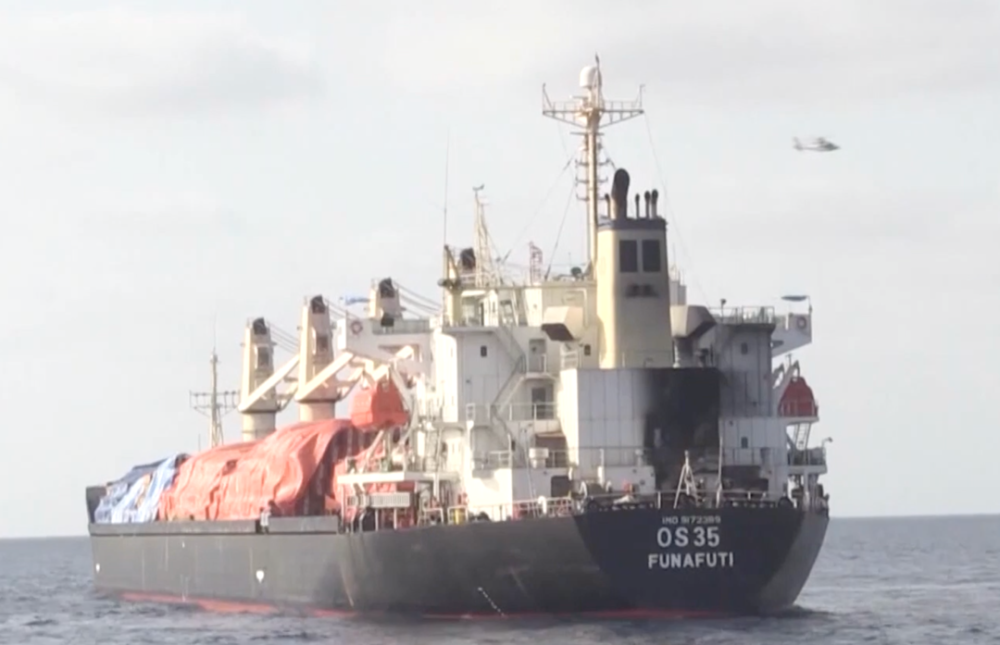 中国海军抓海盗救人质真实画面,英勇无畏,彰显大国担当,中国海军英勇抓海盗救人质,彰显大国担当的震撼瞬间