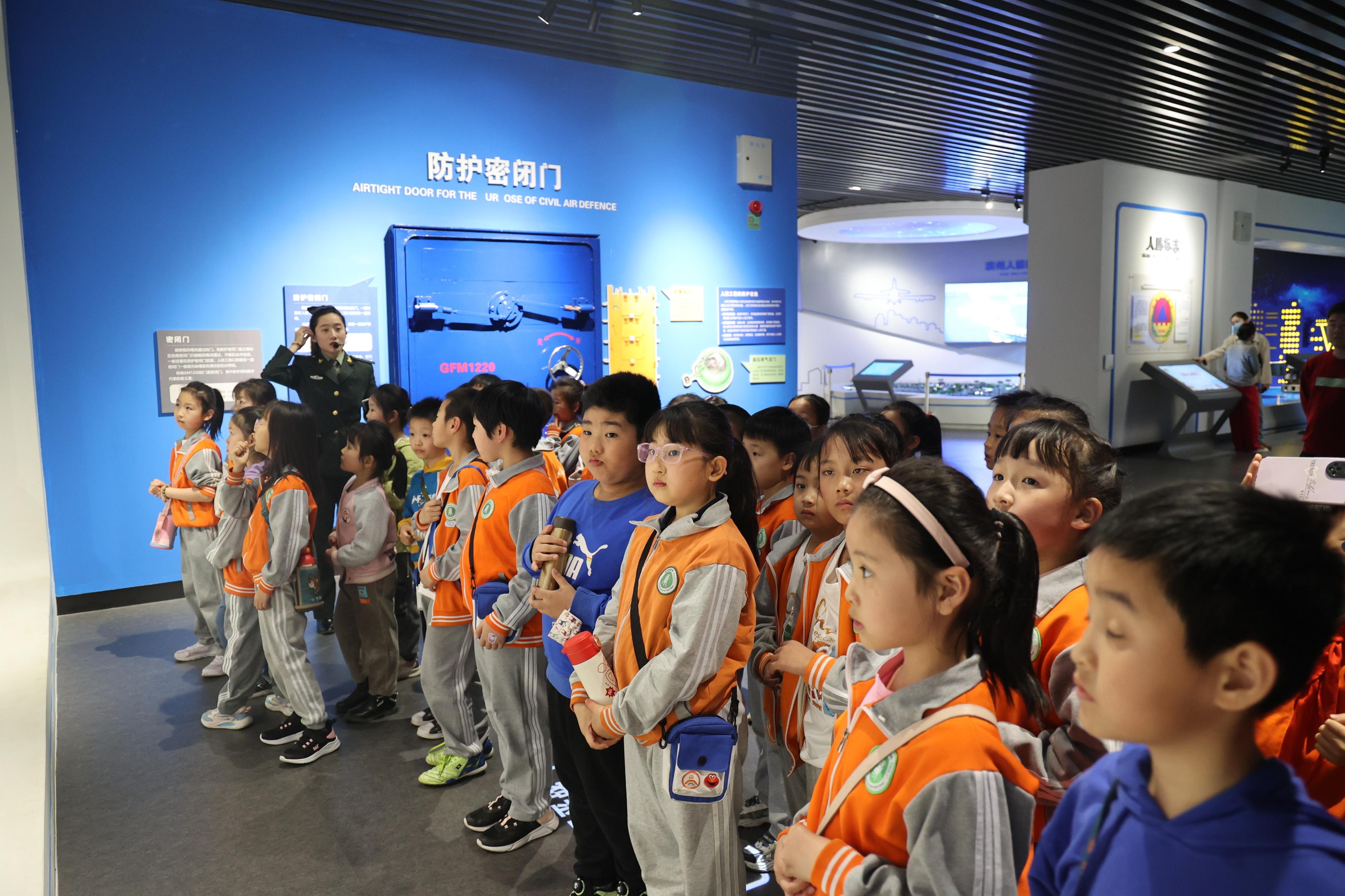 国防军事研学,探索军事领域,培养国防意识,国防军事研学,探索军事领域,培育国防意识,共筑强国梦