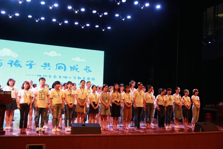 航空母舰容纳人数，探究现代海军力量的核心载体，现代海军力量核心——航空母舰的容纳人数探究