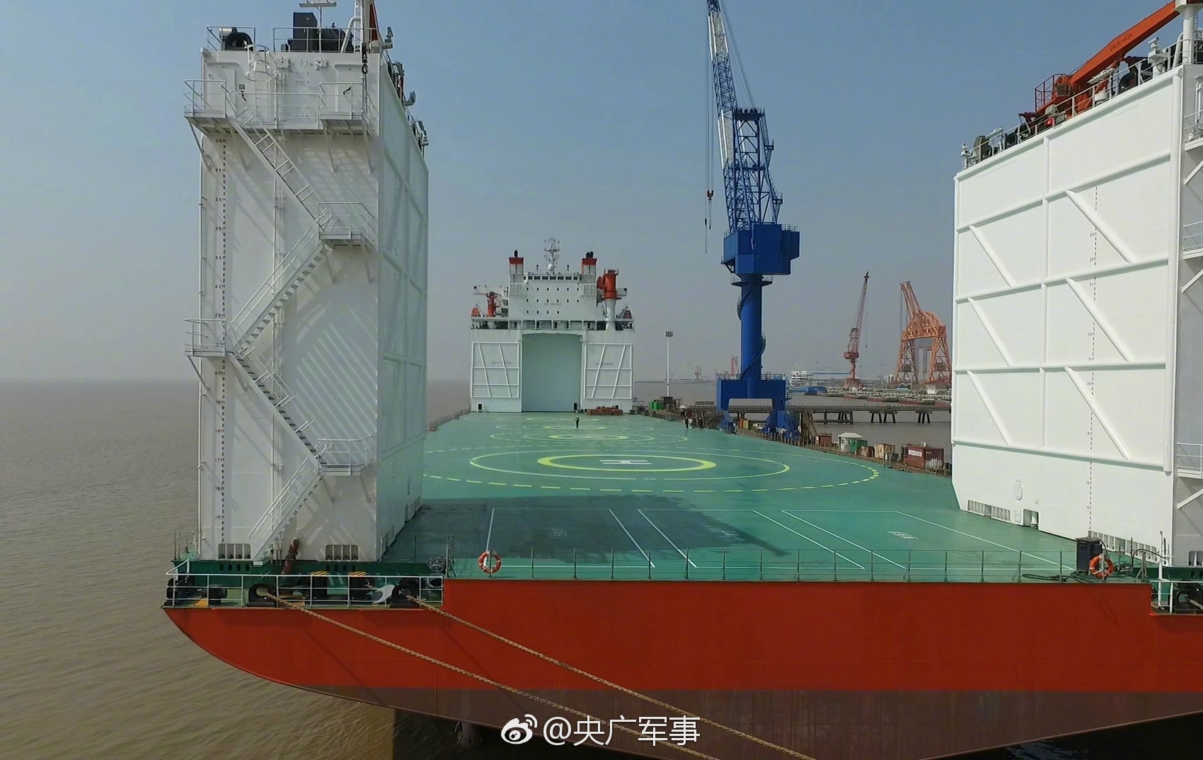 小型民用半潜船，图片展示及其应用领域，小型民用半潜船，图片展示与应用领域探究