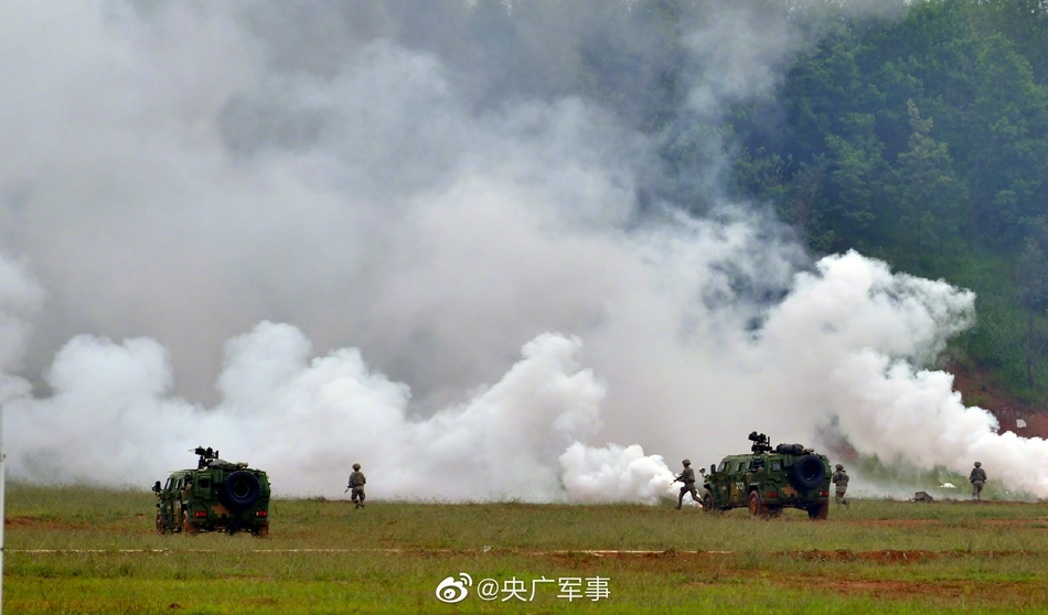 星空迷彩列装的魅力与意义,星空迷彩列装的魅力及其意义解析