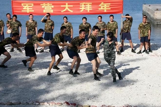 军事频道军营大拜年 2023年,传统与现代的融合,展现军营新春风采,军营大拜年 2023,传统与现代融合展现军营新貌风采