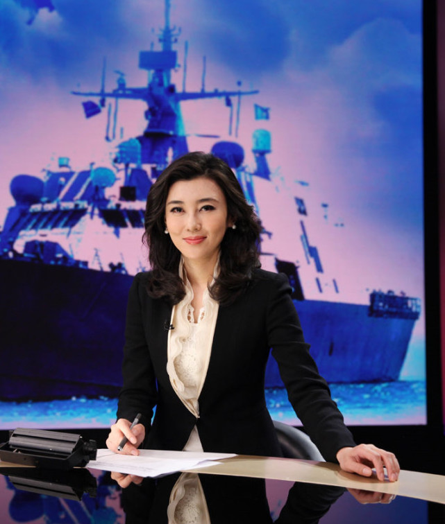 美女主持人与军事兰目，一道独特的风景线，美女主持人与军事兰目，独特组合的魅力风采