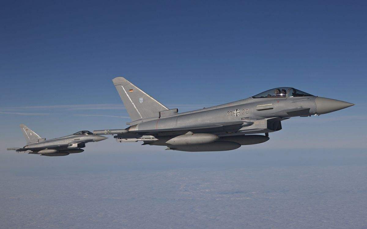 两架战机正面相撞,大国空军面临严峻挑战,大国空军遭遇重大事故,两架战机正面相撞引发严峻挑战