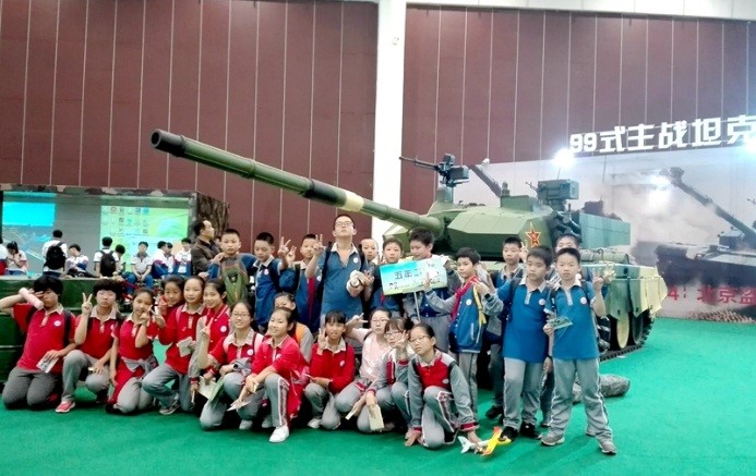 国防军事展研学,探索军事领域,培养国防意识,国防军事展研学,探索军事领域,培育国防意识,共筑强国梦