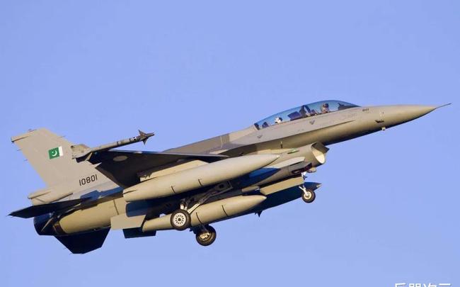 歼-10战斗机正式列装的辉煌时刻,歼-10战斗机正式列装的辉煌瞬间