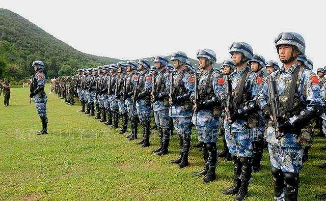 星空迷彩服,海陆空三军服饰的星空之谜,星空迷彩服揭秘,海陆空三军服饰的奥秘