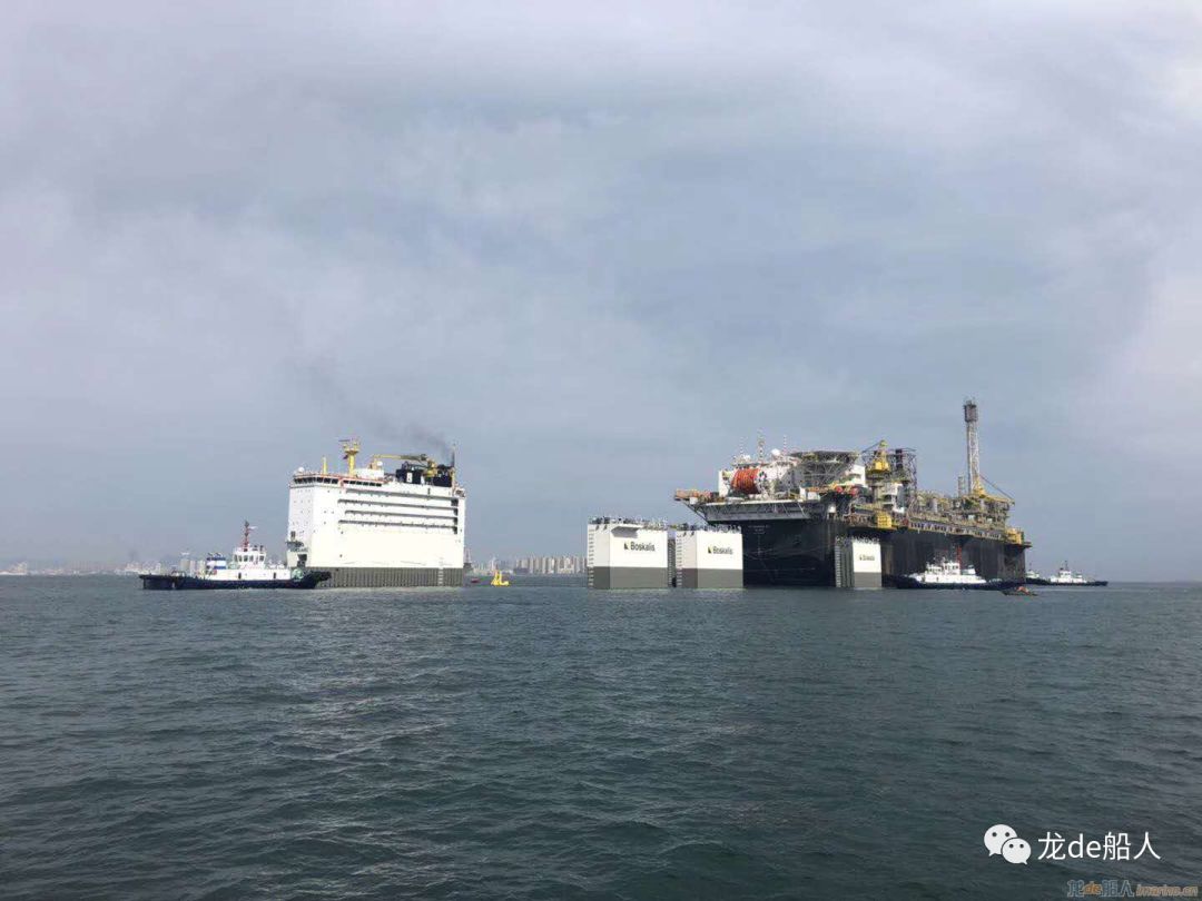 半潜船通过改变哪些要素实现上浮与下沉,半潜船实现上浮与下沉的关键要素解析