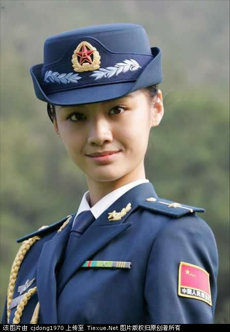 中国女兵，图片视频展现的坚韧与力量，中国女兵的坚韧与力量，图片视频展现风采