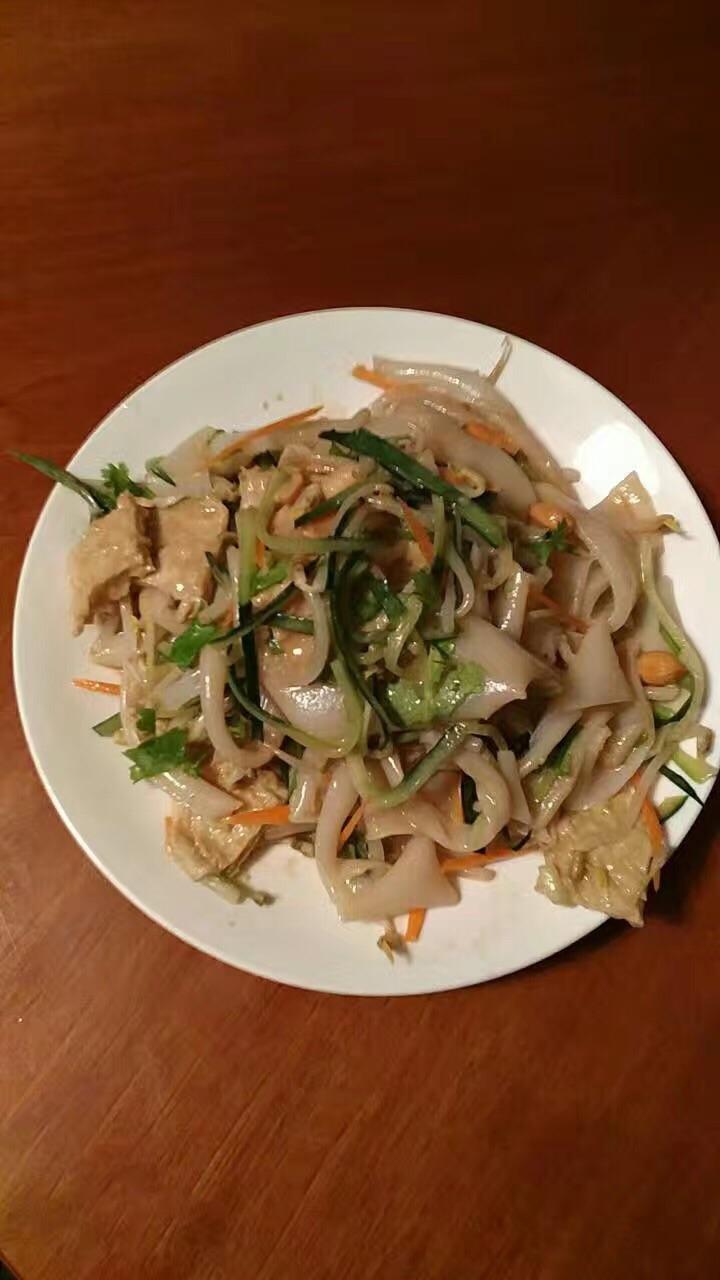 凉皮的做法,传统美食的制做工艺与独特风味,凉皮制作,传统美食的精湛工艺与独特风味探究