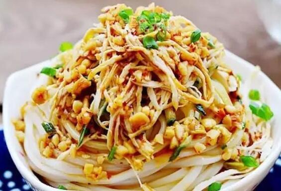 凉皮的做法,传统美食的制做工艺与独特风味,凉皮制作,传统美食的精湛工艺与独特风味探究