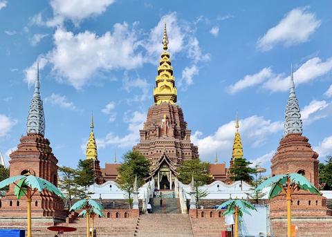 西双版纳游玩推荐——热带雨林的魅力之旅，西双版纳热带雨林探险之旅，深度游玩推荐