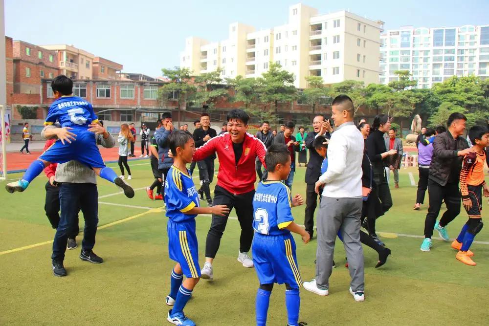 健身教练上课，塑造健康生活的力量之源，健身教练的力量之源，塑造健康生活之路