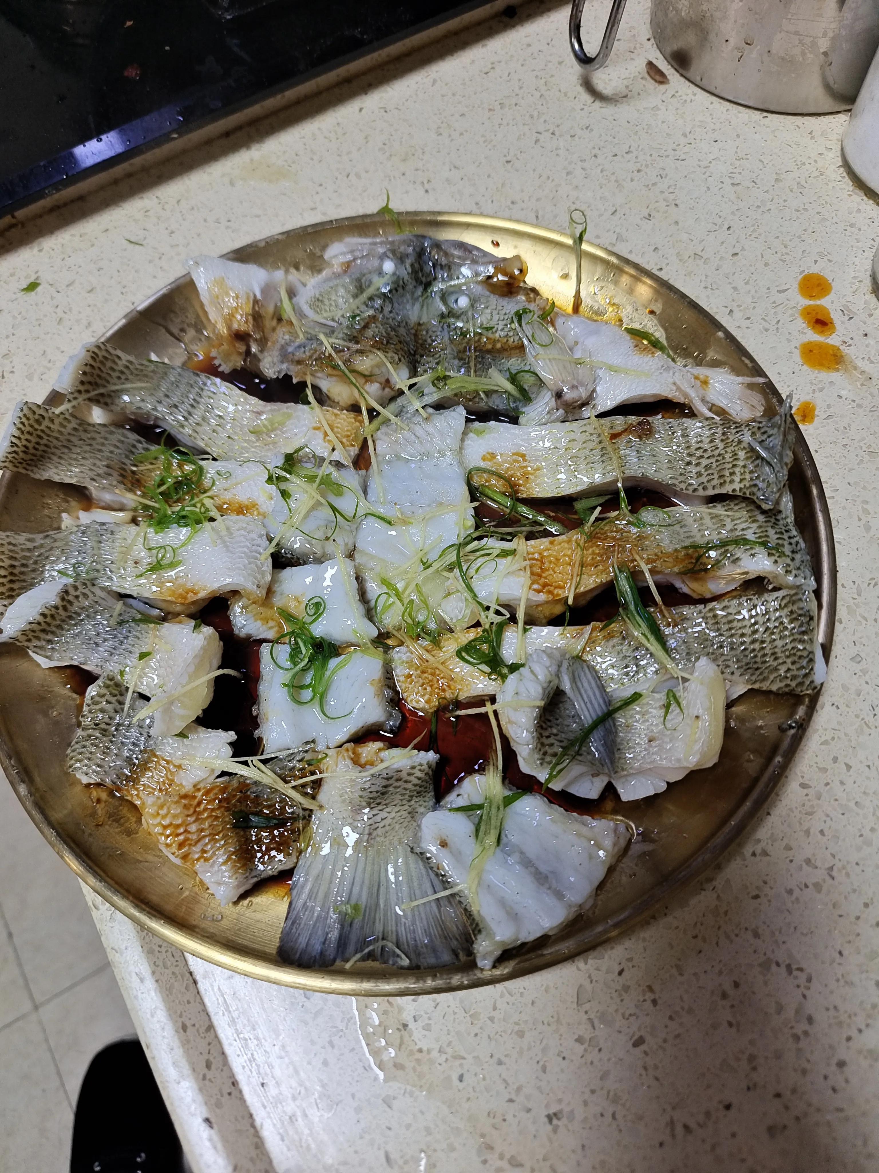 清蒸鲈鱼,一道传统美食的完美诠释,清蒸鲈鱼,传统美食的精致演绎