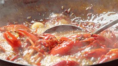 麻辣小龙虾,一道让人垂涎三尺的美食佳肴,麻辣小龙虾,让人垂涎三尺的佳肴盛宴