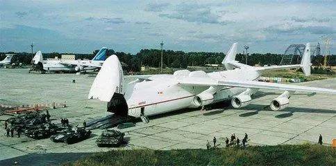 A225运输机，空中巨无霸的崛起，A225运输机，空中巨无霸的崛起之路