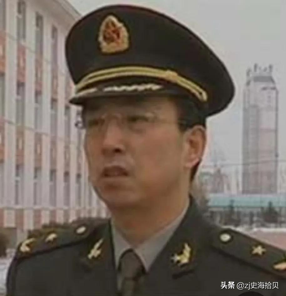 军事观察员张学峰的生涯轨迹与成就，军事观察员张学峰的生涯轨迹与辉煌成就概览