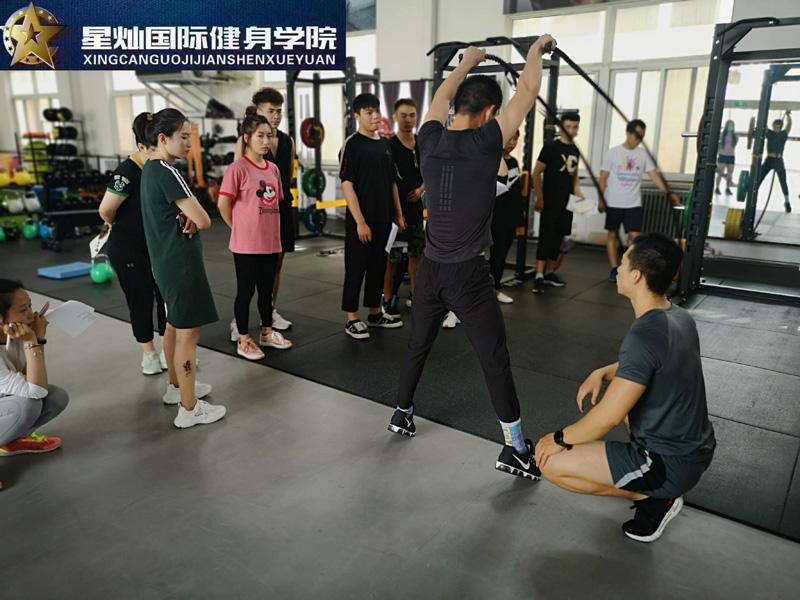 星冠联健身培训学院，塑造健康生活的引领者，星冠联健身培训学院，健康生活引领者