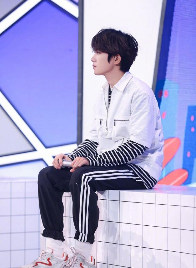 神童出世，一个十岁小孩拥有八块腹肌的故事，神童出世，十岁小孩腹肌传奇故事