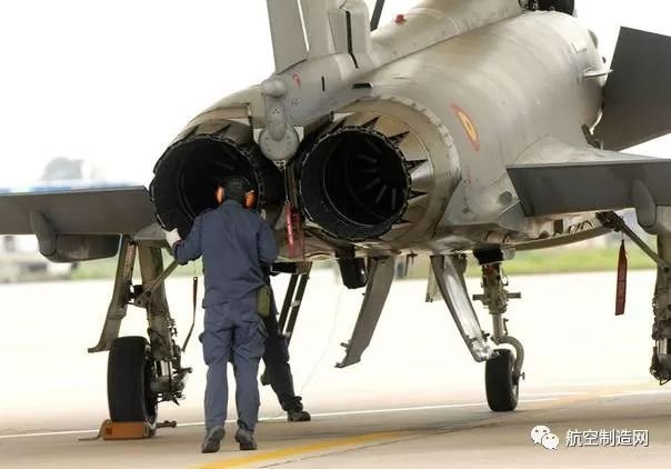 狂风战斗机发动机，力量与技术的完美结合，狂风战斗机发动机，力量与技术的巅峰融合