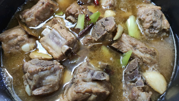 家常炖排骨的做法，最简单的烹饪指南，家常炖排骨的简单烹饪指南