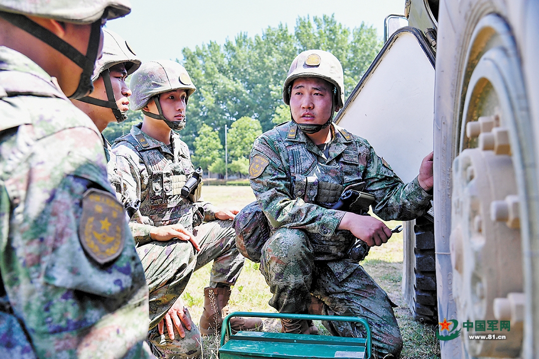 杨根思连队，军旅人生的典范，杨根思连队，军旅典范，英勇无畏的战士之家