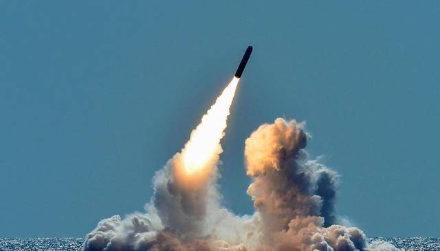 弹道导弹,定义、原理与特点,弹道导弹,定义、原理及特性概述