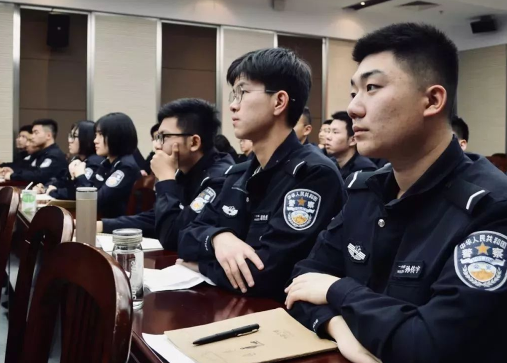 中国人民警察,一本鲜活的荣誉史,中国人民警察,荣耀史鲜活呈现