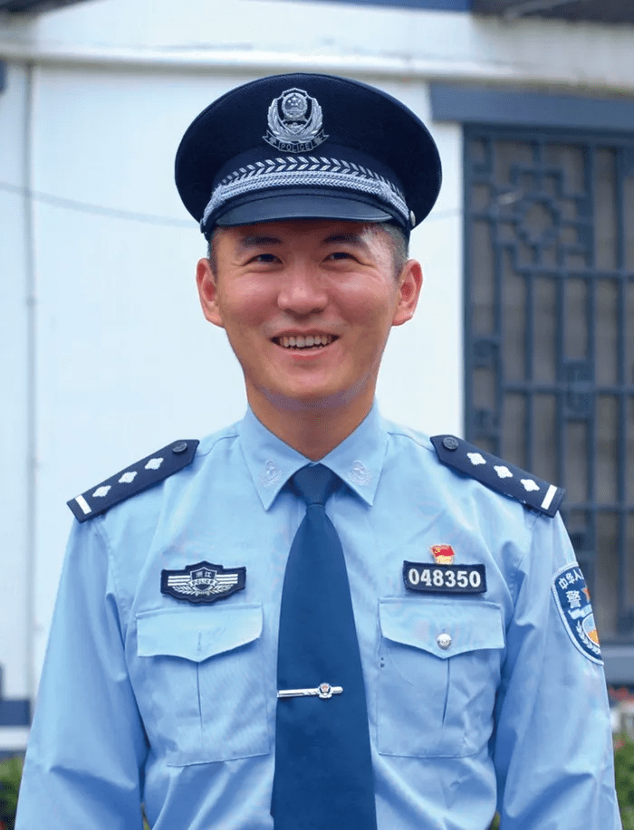 人民日报与新华社,两大媒体巨头之间的互怼,人民日报与新华社,两大媒体巨头之间的交锋