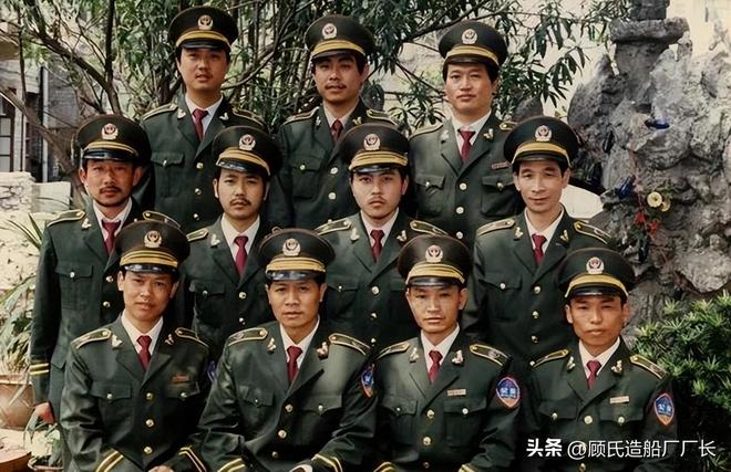 中国武警服装，历史演变与现代风采，中国武警服装的历史演变与现代风采展示
