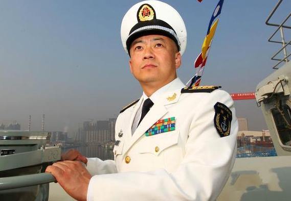 辽宁舰原舰长张峥,海军精英的杰出代表,辽宁舰原舰长张峥,海军精英典范