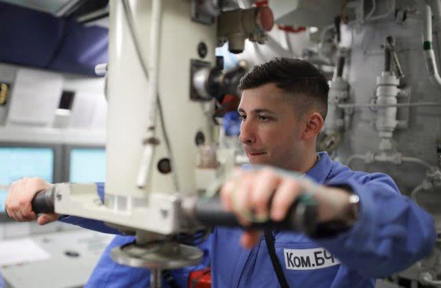 关于中国引进677型潜艇的深度解析，中国引进677型潜艇深度解析揭秘