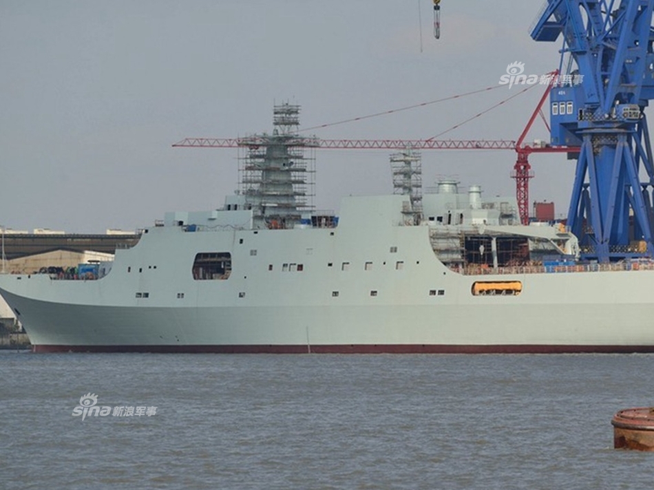 我国下水多艘071型登陆舰,展现海军力量的新里程碑,我国下水多艘新型登陆舰,海军力量再上新台阶