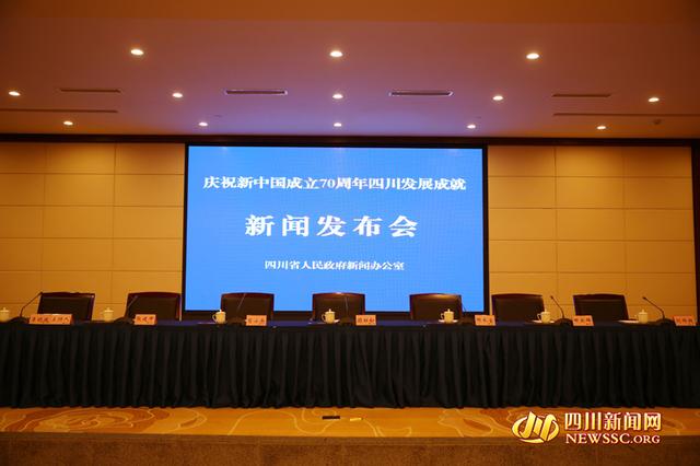 新闻发布会是一种重要的信息传播媒介与公关活动，新闻发布会，重要信息传播媒介与公关活动的核心平台