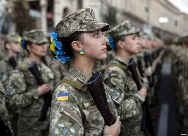 女兵扎军用武装带,力量与荣耀的象征,女兵扎军用武装带,力量与荣耀的彰显
