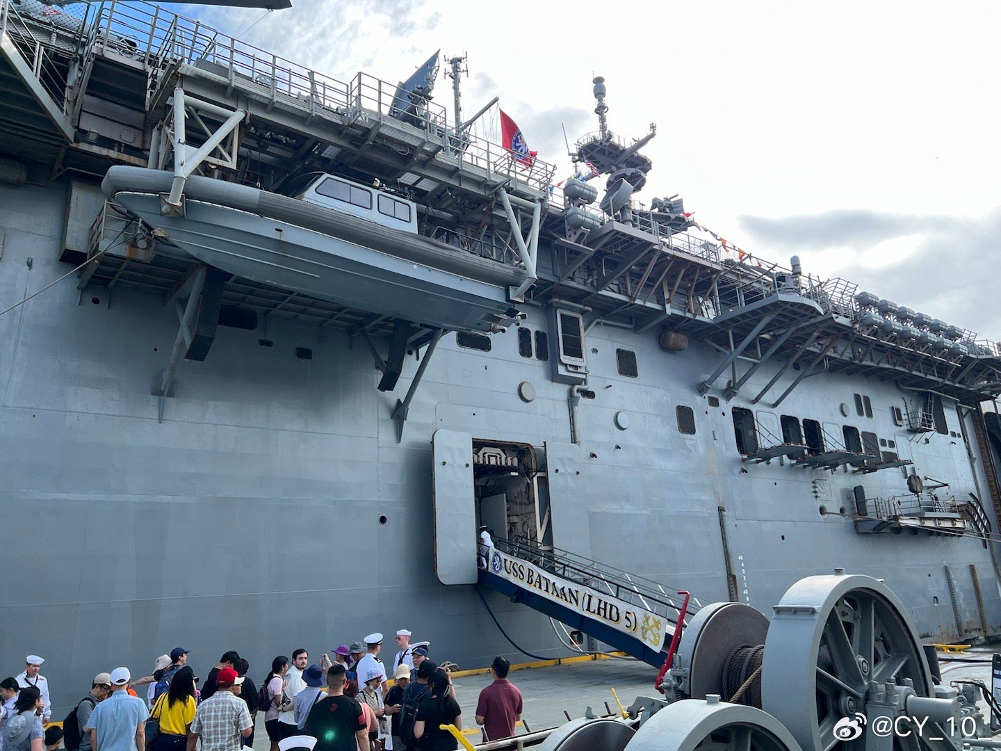 黄蜂级两栖攻击舰甲板宽度,揭示其设计特点与作战能力,黄蜂级两栖攻击舰甲板设计特点与作战能力揭秘