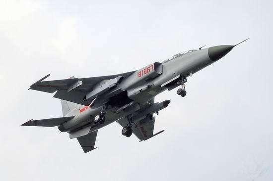 歼轰7A电子战机，中国空中力量的新型电子战利器，歼轰7A电子战机，中国空中力量的电子战新星