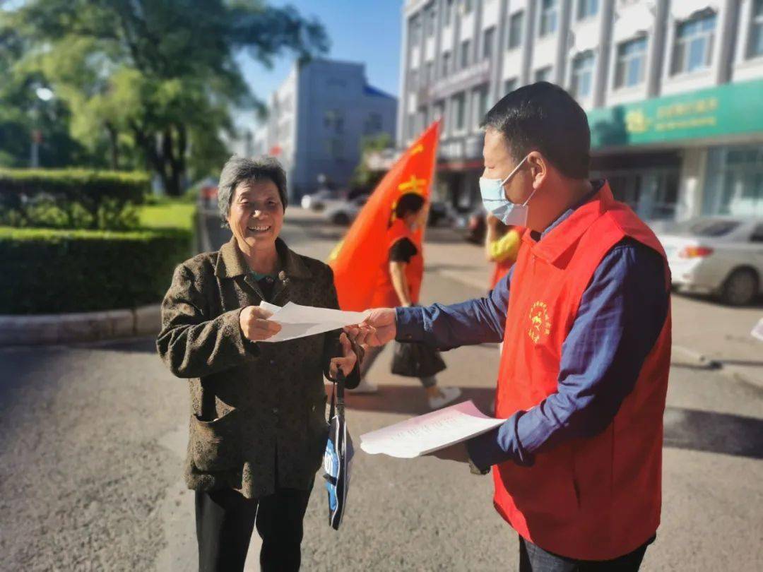 辽宁舰与山东舰携手,为高考学子加油助力,辽宁舰与山东舰联合助力,为高考学子鼓劲加油