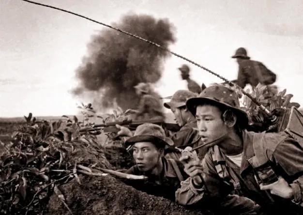 中国解放军现役人员，职责、挑战与贡献，中国解放军现役人员的职责、挑战与贡献概览