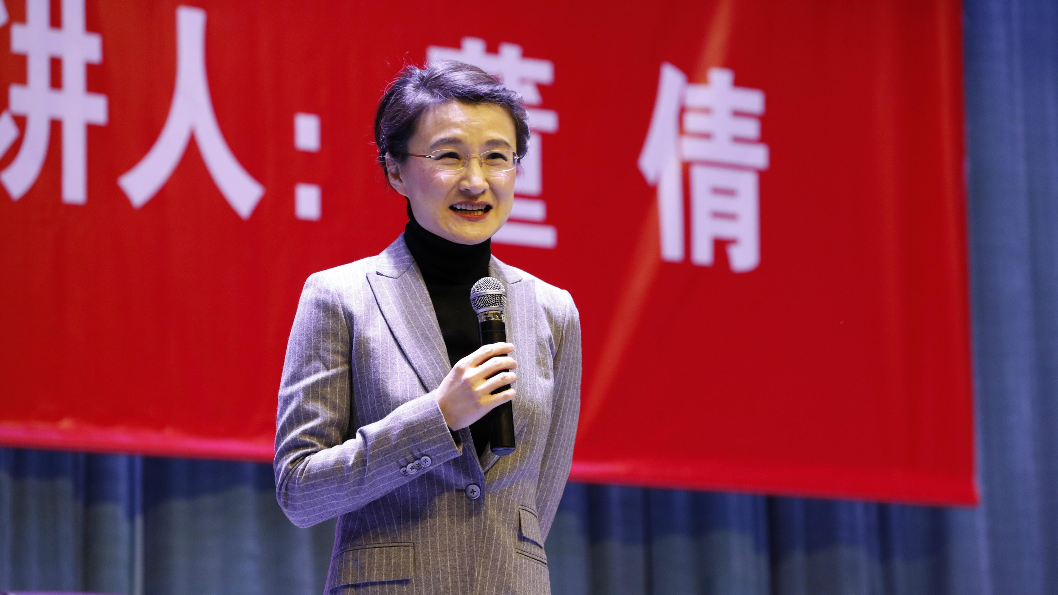 董倩,一位卓越新闻工作者的风采,董倩,卓越新闻工作者的闪耀风采