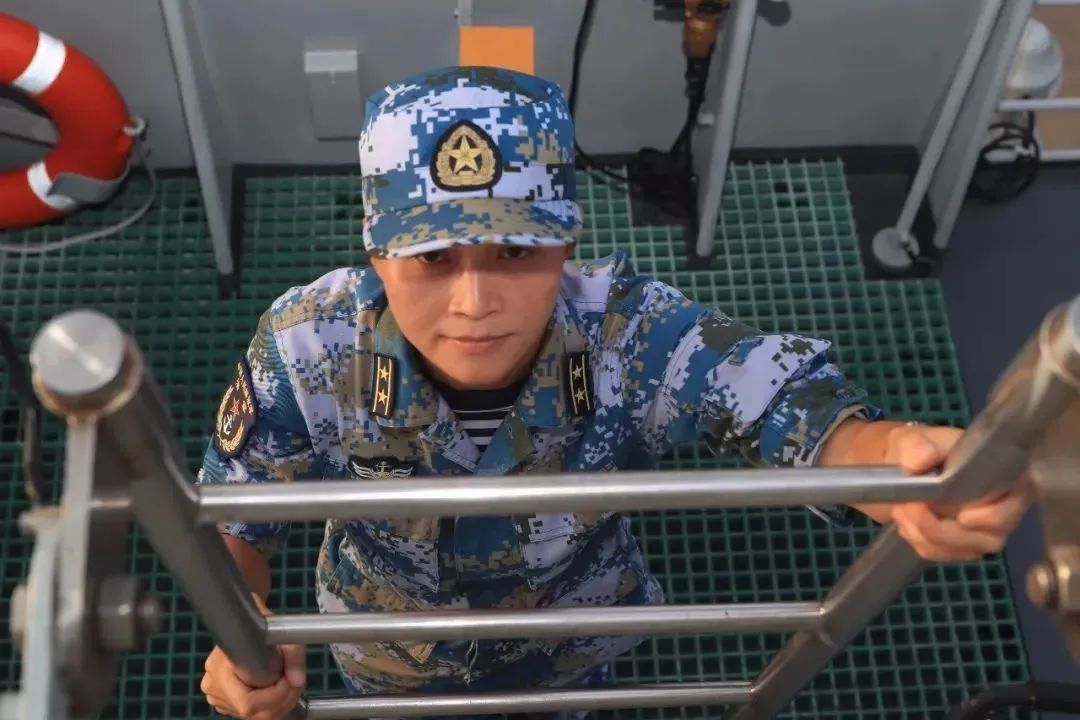 破浪前行的力量——记中国海军舰艇女舰长XXX,破浪前行的力量——中国海军舰艇女舰长XXX的奋斗历程