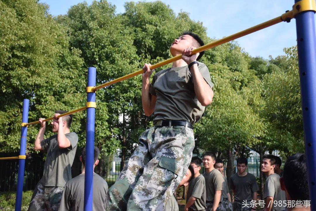 大学生入伍与国防生的区别,大学生入伍与国防生的差异分析