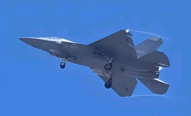 歼-35登舰,揭秘福建舰航母战斗力新篇章,揭秘歼-35登舰,福建舰航母战斗力新篇章开启