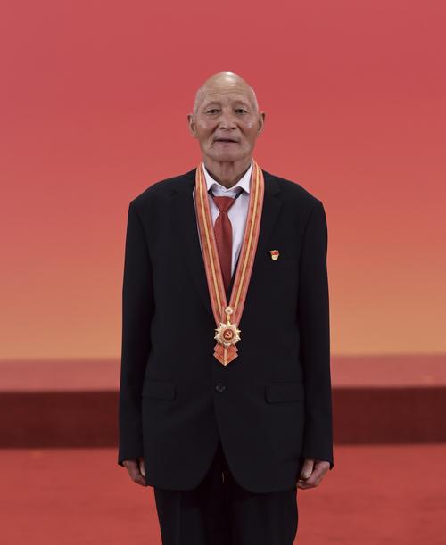闪耀勋章，致敬英雄——记2022年七一勋章获奖人物，致敬英雄，闪耀勋章，记七一勋章获奖人物风采